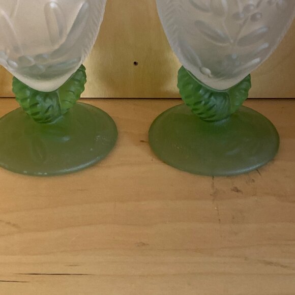 Pfaltzgraff Winterwood Green Frosted Goblets Set of 2 Sculpted Footed Glasses - Picture 4 of 9
